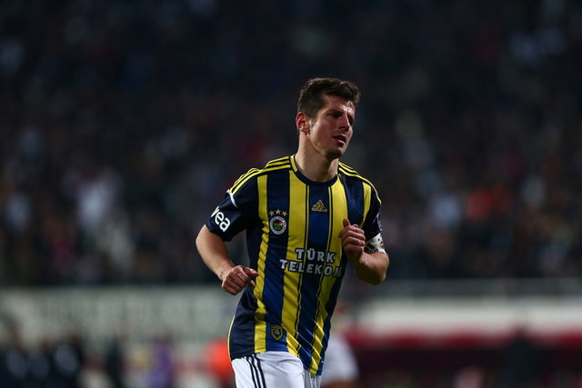 Türkiye-Macaristan maçı sonrası kendisini eleştiren basına 'kol' işareti yaptı -