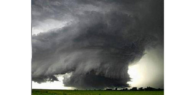 Ertesi Pazar kilisenin dışında bağlı duran atlar korkuyla dörtnala tepeler kaçmaya başladılar ve oradan da denize ölüme atladılar!