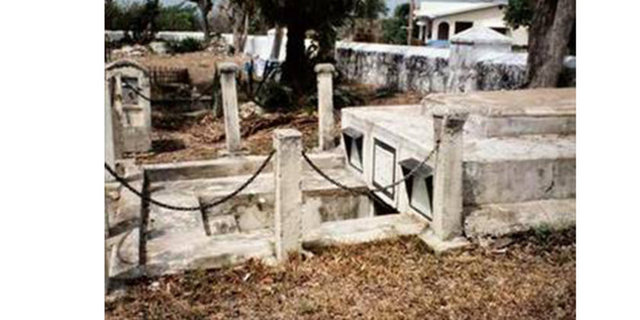 Giriş kapısından başka hiçbir yeraltı dehlizi yoktu.