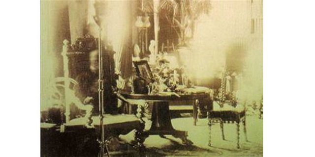 Daha sonra delilik intihar ve cinayet gibi kötü şöhrete sahip Chase ailesi kondu.