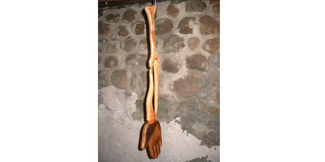 Mezara girdiklerinde Dorcas Chase'e ait bir kol kemiği gördüler, tabutun kenarından dışarı sarkmıştı.