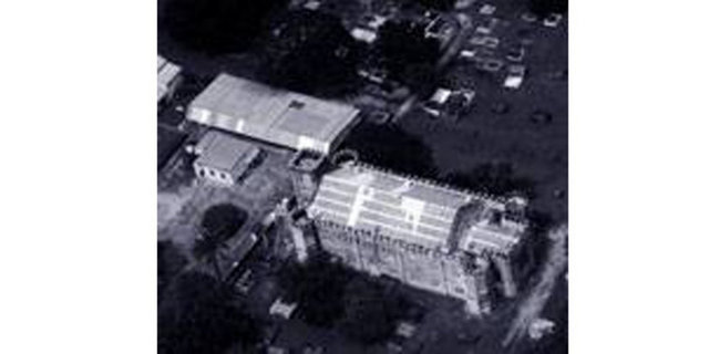 Ailenin reisi kötü biriydi; kölelerine karşı öyle zalimdi ki adamı ölümle tehdit ederlerdi.