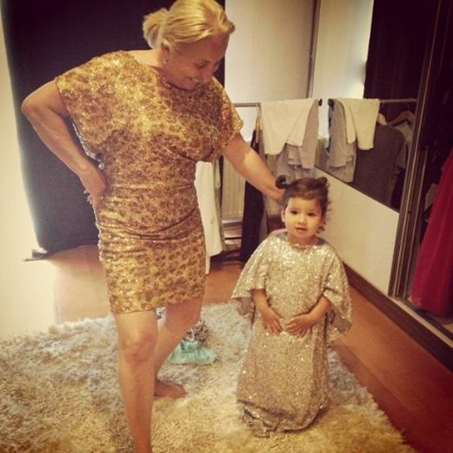 IŞIN KARACA - Bugün ne giysem adlı çalışmamız . Annem giyer de Mia eksik mi kalır -  -  -