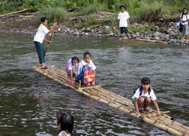 Dereleri aştılar, tehlikeli biçimlerde yolculuk ettiler. Hepsi okula gidebilmek içindi.  -