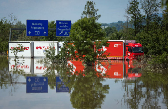 Almanya'daki şiddetli yağışlar hayatı olumsuz etkiledi -