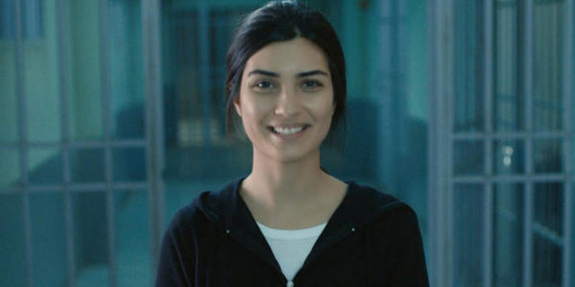 Tuba Büyüküstün'ün başrolünde yer aldığı 20 Dakika dizisi beklenen başarıyı sağlayamasa da sıkı bir takipçi kitlesi oluşturdu. Ne yazık ki 20 dakika dizisi ilk sezonunda final yapıyor...