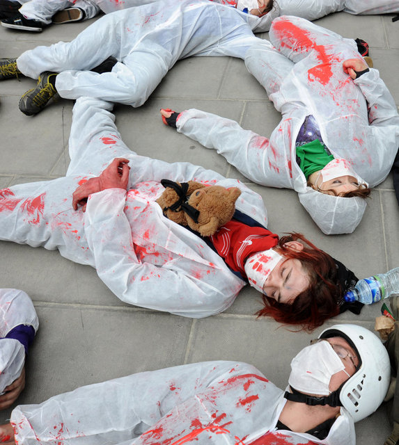 Anadolu Ajansı Genel Müdürü Kemal Öztürk, Reuters, BBC ve CNN International'ın Taksim'deki gösterileri canlı yayınlamaları üzerine, "Bir daha Londra'da "Occupy London" protestosu olursa onu canlı olarak dünyaya duyurmak AA'nın boynunun borcudur artık" demişti...