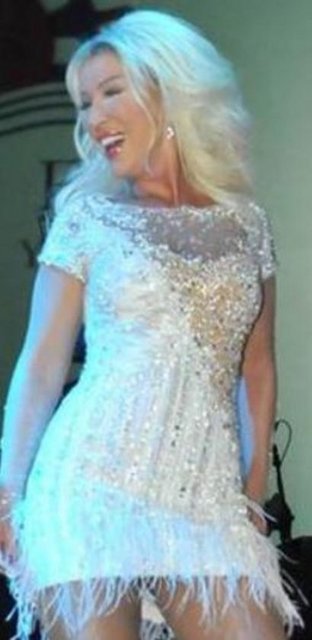 Ekranın en çok kazanan ünlülerinden Seda Sayan da gece hayatına yatırım yaptı. Sayan, İstanbul'un en eski ve ünlü gece kulüplerinden Etiler Şamdan'ı satın aldı.  -