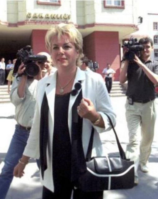 Kumral eşiyle birlikte bir kolejin kurucusu oldu.  -  -  -