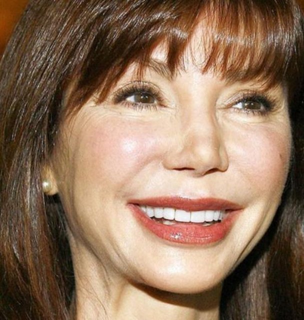 Hatta Dallas'ın yeni çevriminde yapımcının kendisine teklif ettiği milyonlarca doları bile geri çevirdi.  -  -  -  -  -  -