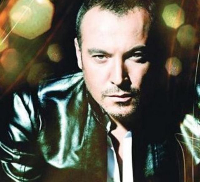 Gece hayatının önde gelen isimlerinden Cenk Eren tam 20 yıldır sahnelerde O da kazancını yine kendi sektöründe değerlendirmeye karar verdi. Eren, sahibi olduğu Piyasa ve ortak olduğu My Pavyon by Cenk Eren'le gece hayatına damga vurdu.