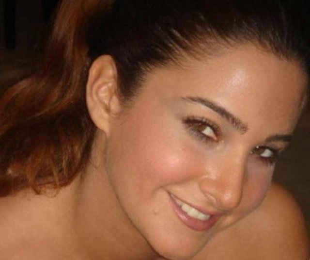 Oyuncu Rojda Demirer de ablası Ruken Demirer ile çikolata sektörüne el attı. İkisi de oyuncu olan Demirer kardeşlerin İstanbul'un Nişantaşı semtinde bir çikolata mağazası var.  -  -  -  -