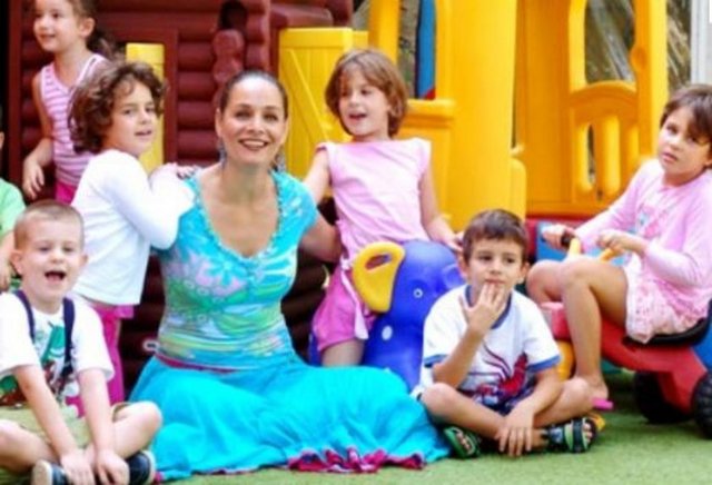 Erberk,bir anaokulu işletiyor.