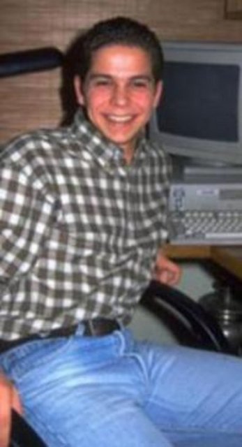 Atılay Uluışık henüz küçük bir çocukken Bizimkiler dizisiyle tanınmıştı.  -