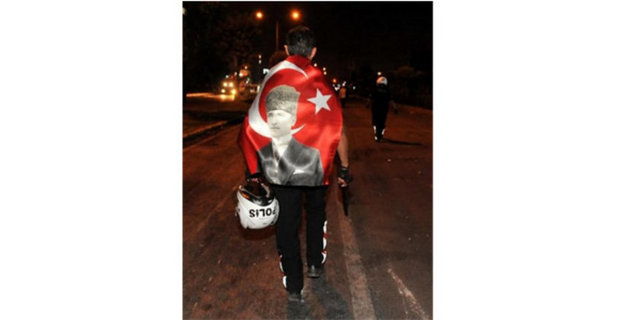 Araştırmada, "direngeziparki, occupygezi, direnankara, taksim ve direngezi" etiketleri olmak üzere beş etiket grubundan gönderilen 13 milyon 458 bin 608 mesaj ayrı ayrı incelendi...