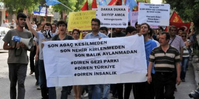 Paylaşılan Twitter mesajlarının Türkiye'den sonra en çok Amerika, İngiltere ve Fransa'dan gönderildiği gözlenirken, mesaj dili olarak da Türkçe'nin dışında en fazla İngilizce, İspanyolca ve Almanca'nın kullanılması dikkat çekti...