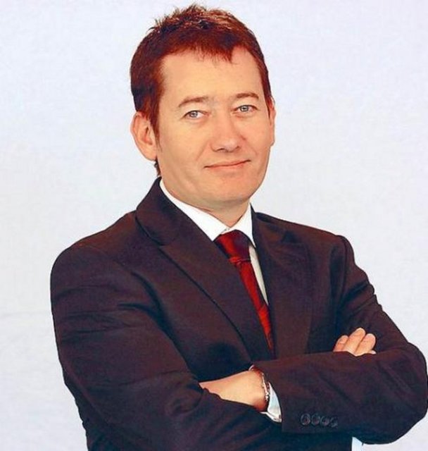 Serdar Akinan - Gezi parkı revirinde çalışan bir sağlık görevlisi yanımda sinir krizi geçirdi. Revirdeki yaralılara gaz atılmış. -  -  -  -