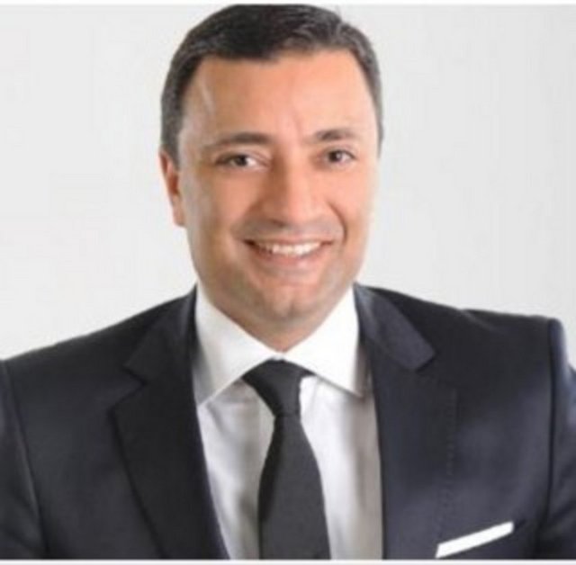 -  - Biri tv'de operasyon haklı diyor, öbürü eylemleri savunuyor.Beyler; ülkede sadece siz yoksunuz,bu ülkenin makul sessiz çoğunluğu artık bıktı