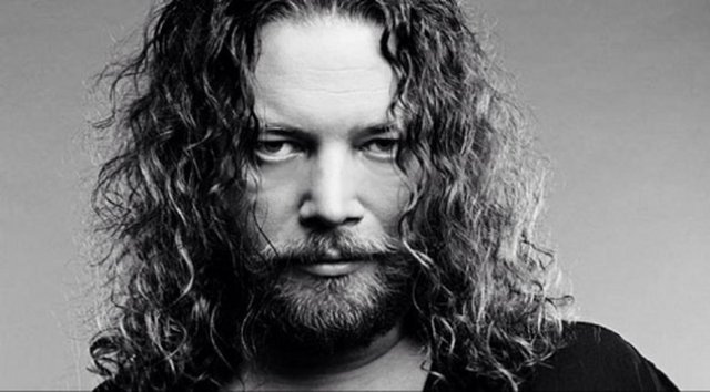 İktidar sahipleri sırf sinirlendi diye bunları yapmaz.her adımını her sozunu hesaplar.vatandası galeyana getiriyorsa bir sebebi vardır.