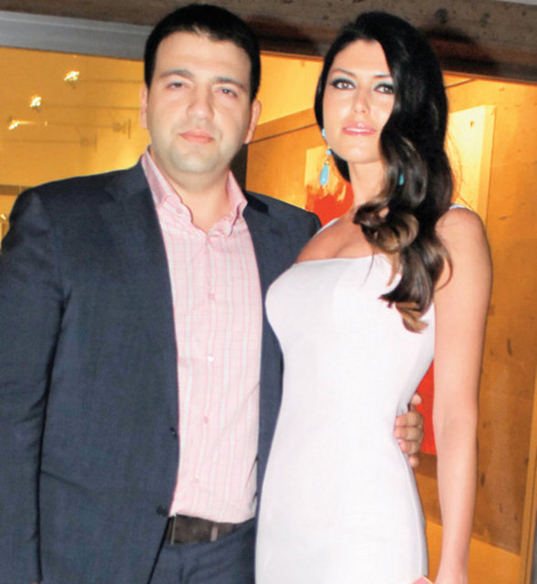 Mesut Yılmaz'ın büyük oğlu Yavuz Yılmaz, nişan kutlamasına sevgilisi Neşe Sapmaz ile birlikte katıldı.