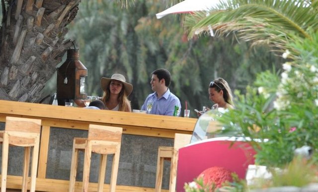 Nişan öncesi barbekü partisi