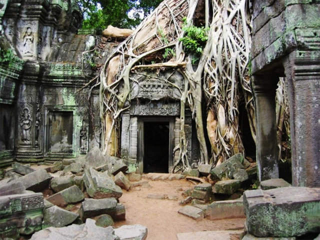 13. Angkor Wat, Kambodya -  -
