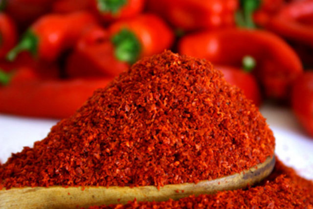 -  - Pul biber ise yüksek tansiyon, felç ve kalp hastalıkları riskini azaltıyor.