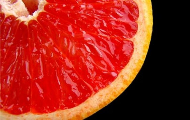 Bol miktarda su içeren bir diğer meyve olan greyfurt, yağ yakan enzimler bakımından da zengin.