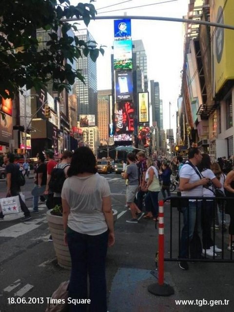 #duranadam a Times Square'den destek geldi