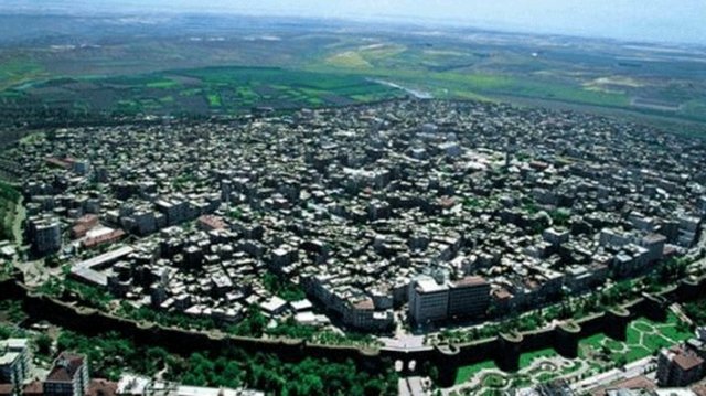 DİYARBAKIR - 19 Haziran Çarşamba: (20/34) PARÇALI BULUTLU 20 Haziran Perşembe:(20/35): PARÇALI BULUTLU 21 Haziran Cuma:(19/35) AZ BULUTLU 22 Haziran Cumartesi:(20/35) GÜNEŞLİ 23 Haziran Pazar:(21/36) GÜNEŞLİ -  -  -