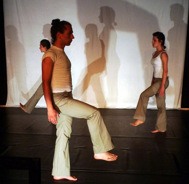 Koreograf ve dansçılık yapıyor...