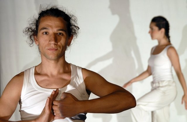 Saatlerce bekledikten sonra alandan ayrılan Gündüz'ün dansçı olduğu ortaya çıktı...