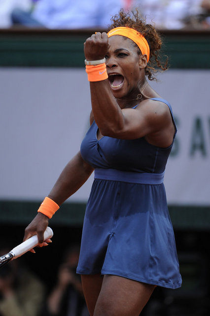 Dünyanın en iyi kadın tenisçisi olmasına karşın hala kendisine dair güvensizlik yaşadığını söyleyen Williams "Küçükken daha sporcu gibi büyümeliyim diye düşünüyordum. Uzun ve ince.