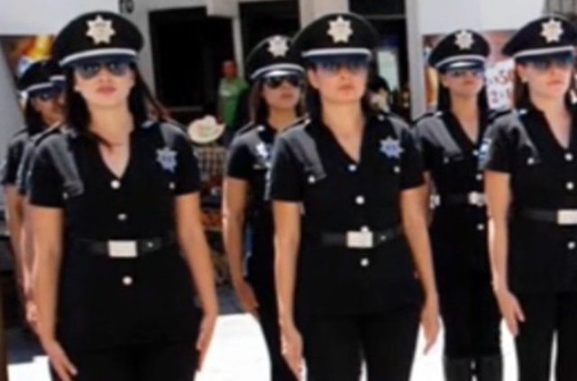 Hatta aynı yıl eyaleti ziyaret eden Enrique Peña Nieto'nun kadın polis timiyle çektirdiği fotoğraf time "dünyanın en seksi polis timi" unvanını kazandırdı. -   -  