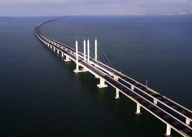 Eni 780 metre olan köprü, saatte 90 kilometrenin üzerinde hız yapan araçlar için tasarlandı.