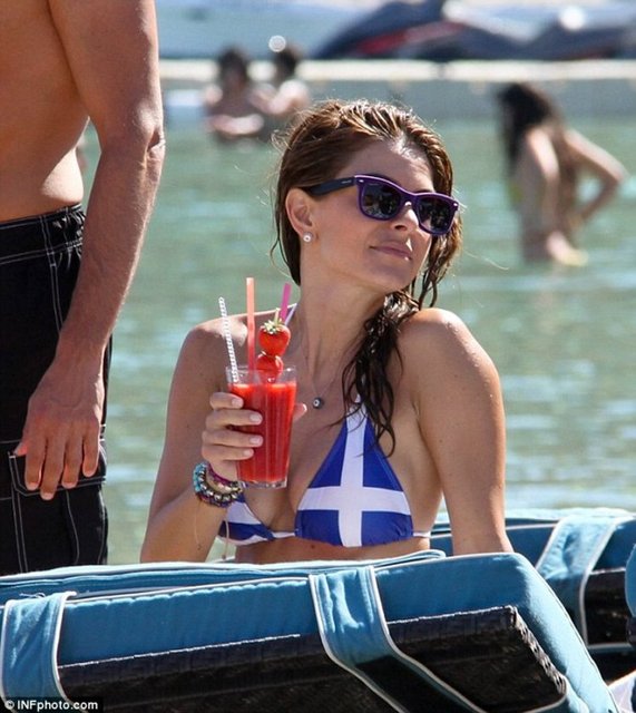 MARIA MENOUNOS 