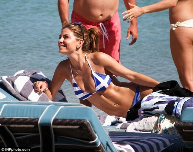 MARIA MENOUNOS 