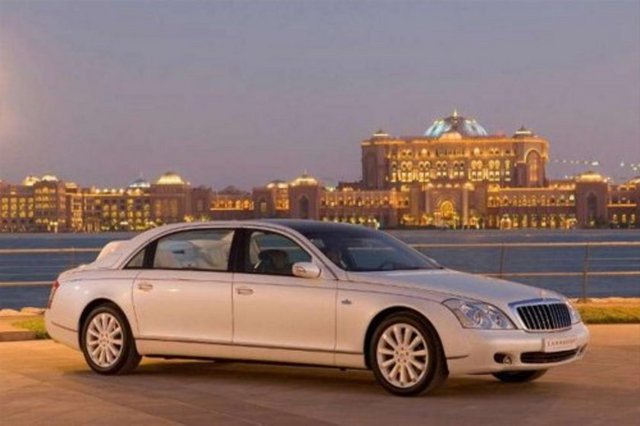 6. Maybach Landaulet - / - Fiyatı: 1.4 milyon dolar