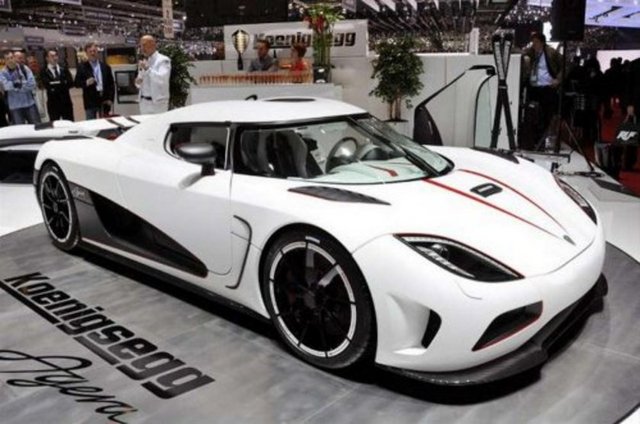 4. Koenigsegg Agera R - / -  Fiyatı: 1.7 milyon dolar