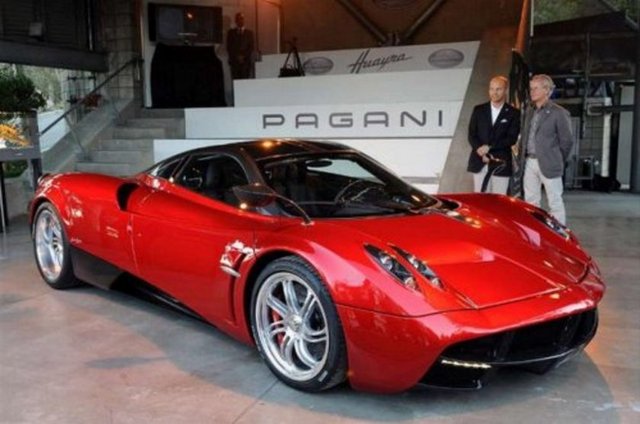 7. Pagani Huayra  - / - Fiyatı: 1.3 milyon dolar