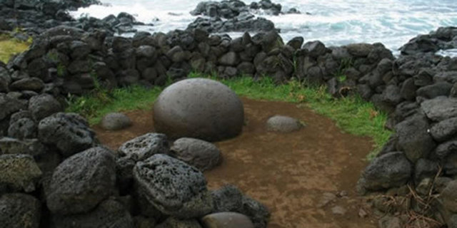 Şili sahillerinden 3.700 km uzaklıktaki Paskalya adasında yer alan heykeller bugün bile gizemini koruyor...