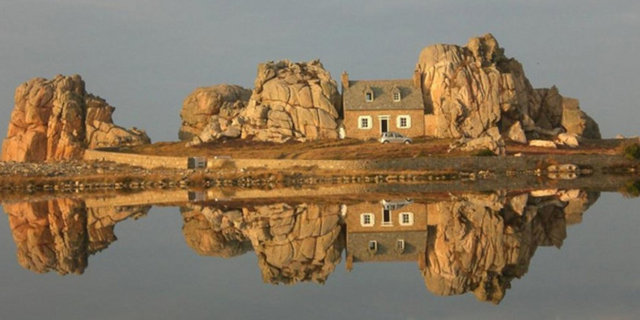 Taşların buraya nasıl yerleştirildiği gizemini korumaya devam ediyor...