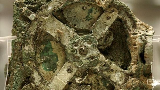 Yaklaşık 2 bin 100 yıl önce yapıldığı sanılan mekanizmanın zamanının çok ilerisinde bir teknolojiye sahip olduğuna işaret eden araştırmacılar, mekanizmanın yaklaşık bin yıl sonra keşfedilen mekanik astronomi saatleriyle aynı işlevi gördüğünü belirledi.