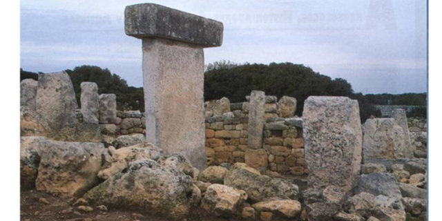 TAULAS İspanya'nın İbiza Adaları'ndaki T-Cetveli şeklindeki bu taşın sırrı çözülemiyor...
