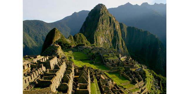 Machu Picchu 200 den fazla merdiven sistemiyle birbirine bağlı olan taş yapıdan oluşur...