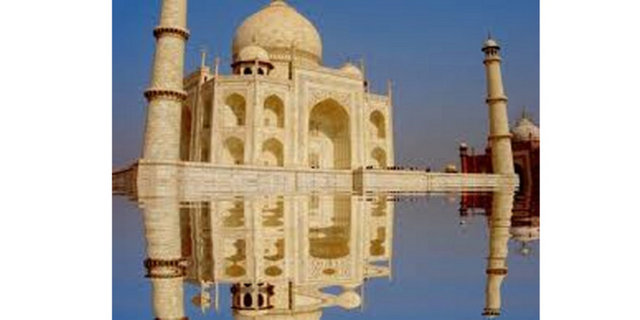 Günümüzde gençler aşklarının daha güçlenmesi için Taç Mahal'ı ziyaret ediyor...