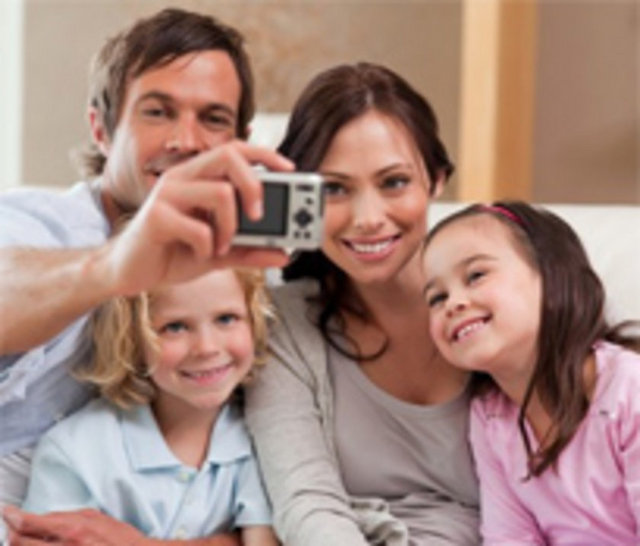 Ev ve iş yerinizde size mutlu anlarınızı anımsatacak aile ve yer fotoğrafları hatırlatıcılar olsun. Alışkanlık olmaması için bunları birkaç haftada bir değiştirin.
