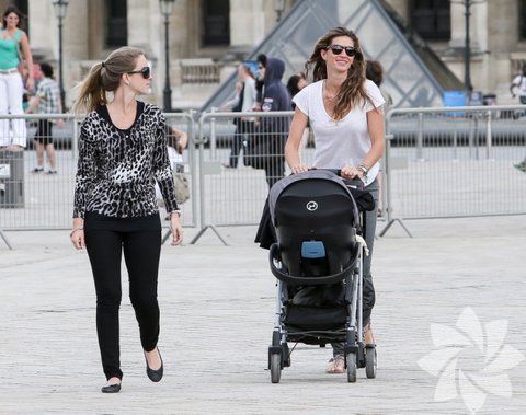 Gisele Bundchen- Paris