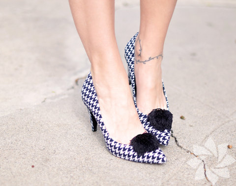 Eskiyen ayakkabılarınızı atmak yerine tamir ettirin. Rengini ya da bağcıklarını değiştirerek de ayakkabınızın havasını değiştirebilirsiniz.