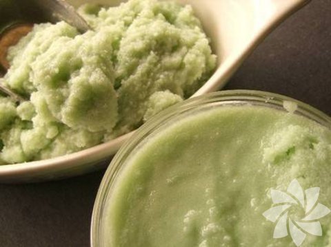 Kozmetik ürünler almak yerine, evde hazırlayabileceğiniz doğal maske ve tonikler kullanın. Hem daha sağlıklı hem de uygun fiyatlı…